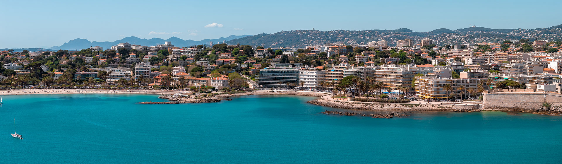 Vue Antibes de la mer - Agence SOS Débarras Antibes